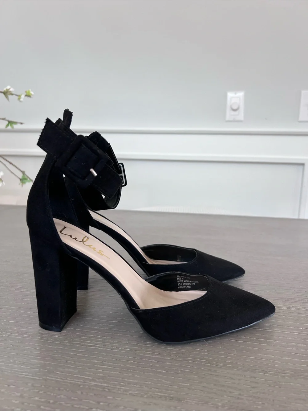 Lulus sleek black